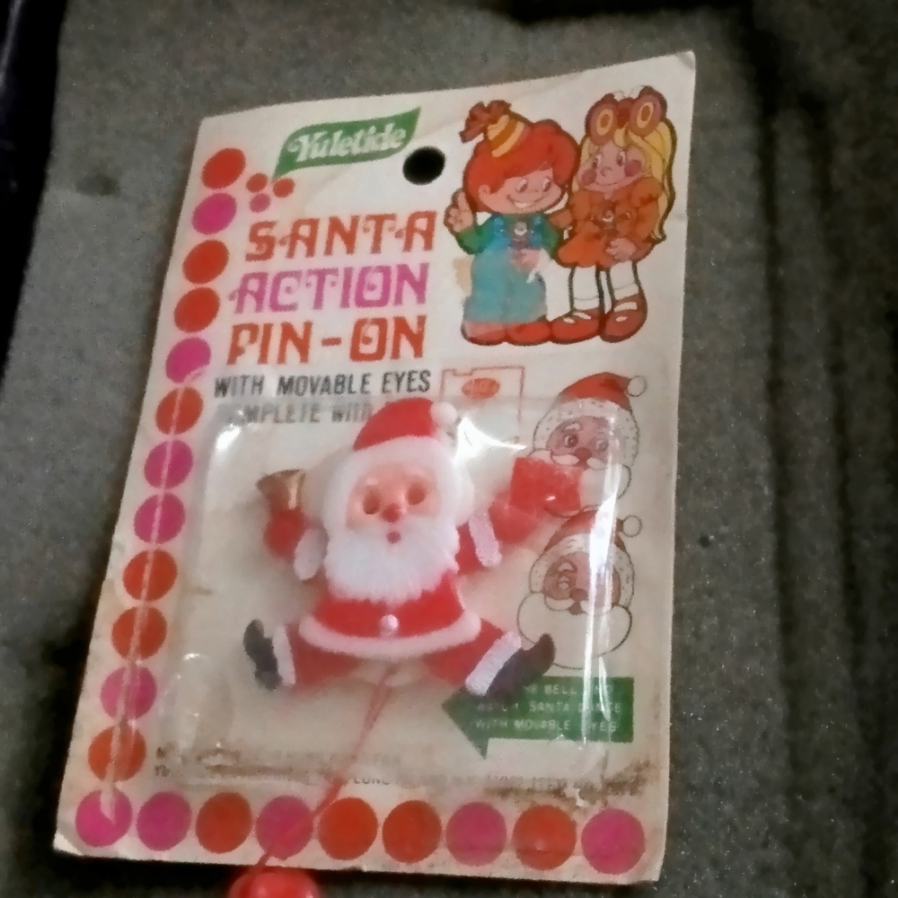 Santa Brooch with Movable Eyes